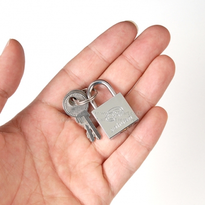 꾸밈닷컴 - 도어부속/슬라이딩도어 ▼ > 잠금장치 ▼ > 자물쇠 > 사각 자물쇠 CR - 20mm