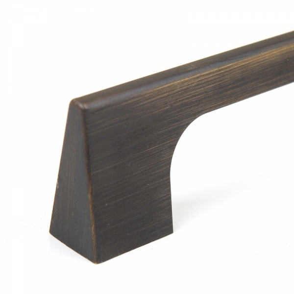 꾸밈닷컴 - 이달의 특가 > [특가] 가구손잡이 삼각라인 엔틱 (P192mm/M)