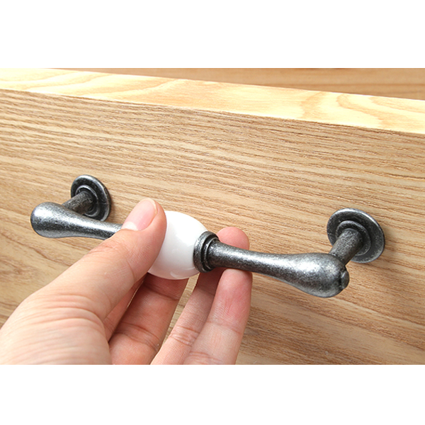 꾸밈닷컴 - 이달의 특가 > [특가] 2구 가구손잡이 화이트볼 (P128m/M)