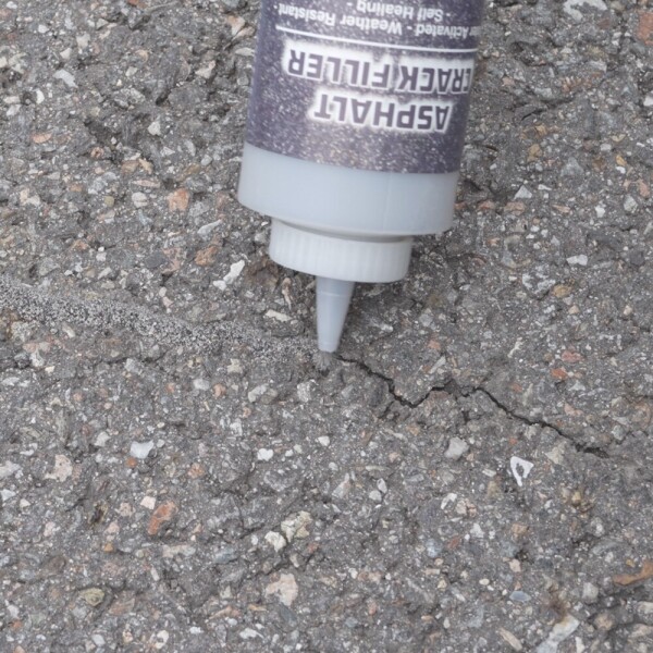 꾸밈닷컴 - 접착용품/케미컬/페인트 ▼ > 접착용품/케미컬류 > 아스팔트 드라이 크랙필러 1.36kg