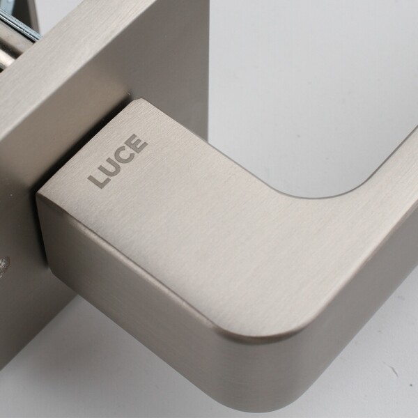 꾸밈닷컴 - 손잡이/도어락 ▼ > 방문손잡이 ▼ > 레버 버튼형 > 루체 방문손잡이 LU-489 (타공 45mm)