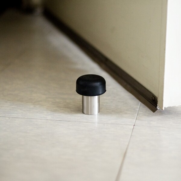 꾸밈닷컴 - 도어부속/슬라이딩도어 ▼ > 도어스토퍼/말발굽/도어쿠션 ▼ > 도어스토퍼 > 스텐 도어스토퍼 콘크리트 바닥 고정용