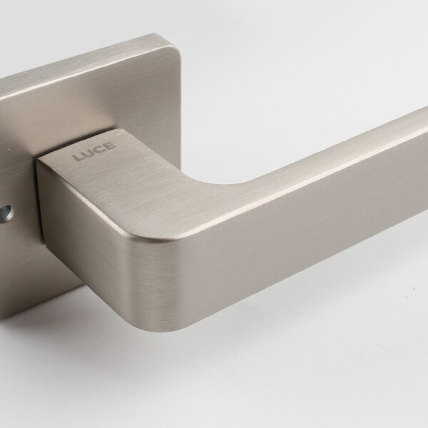 꾸밈닷컴 - 손잡이/도어락 ▼ > 방문손잡이 ▼ > 레버 버튼형 > 루체 방문문손잡이 LU-489 (타공 45mm)