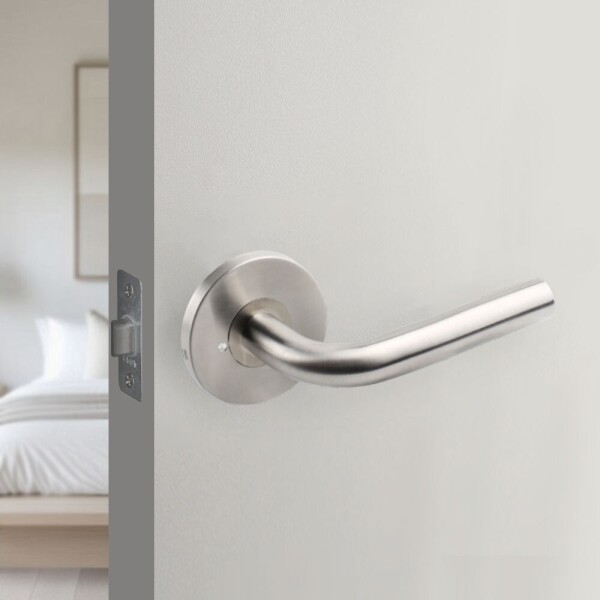 꾸밈닷컴 - 손잡이/도어락 ▼ > 방문손잡이 ▼ > 레버 버튼형 > 스텐 방문손잡이 스틱 실버