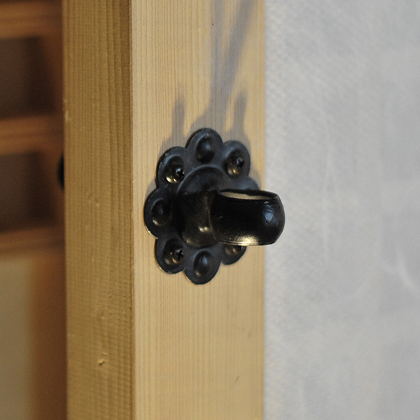 꾸밈닷컴 - 옛날장식/철단조 ▼ > 옛날장식 ▼ > 옛날장식 링고리 > 국화받침고리 5-8 (53mm)